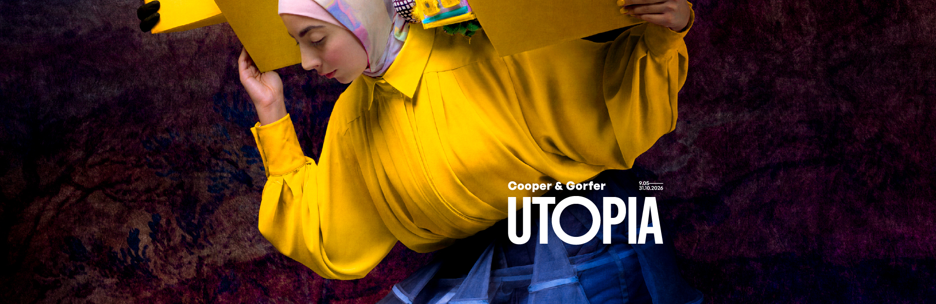 napis Utopia Cooper & Gorfer na tle kobiety